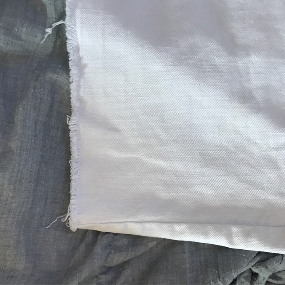 Mid length white skirt - Picture 5 of 7